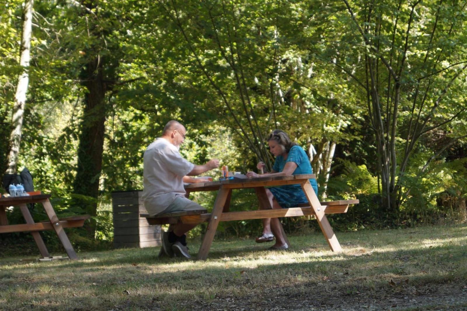 Camping Sous Les Belles Etoiles Peyrilhac Екстериор снимка